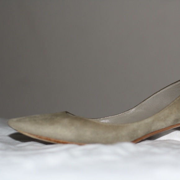 Gray Flats w. Small Heel - Picture 4 of 5